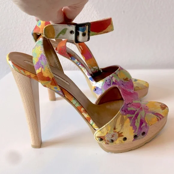 STELLA MCCARTNEY Floral Canvas & Wooden Platform Heels Sandals SZ 40 - Picture 2 of 11